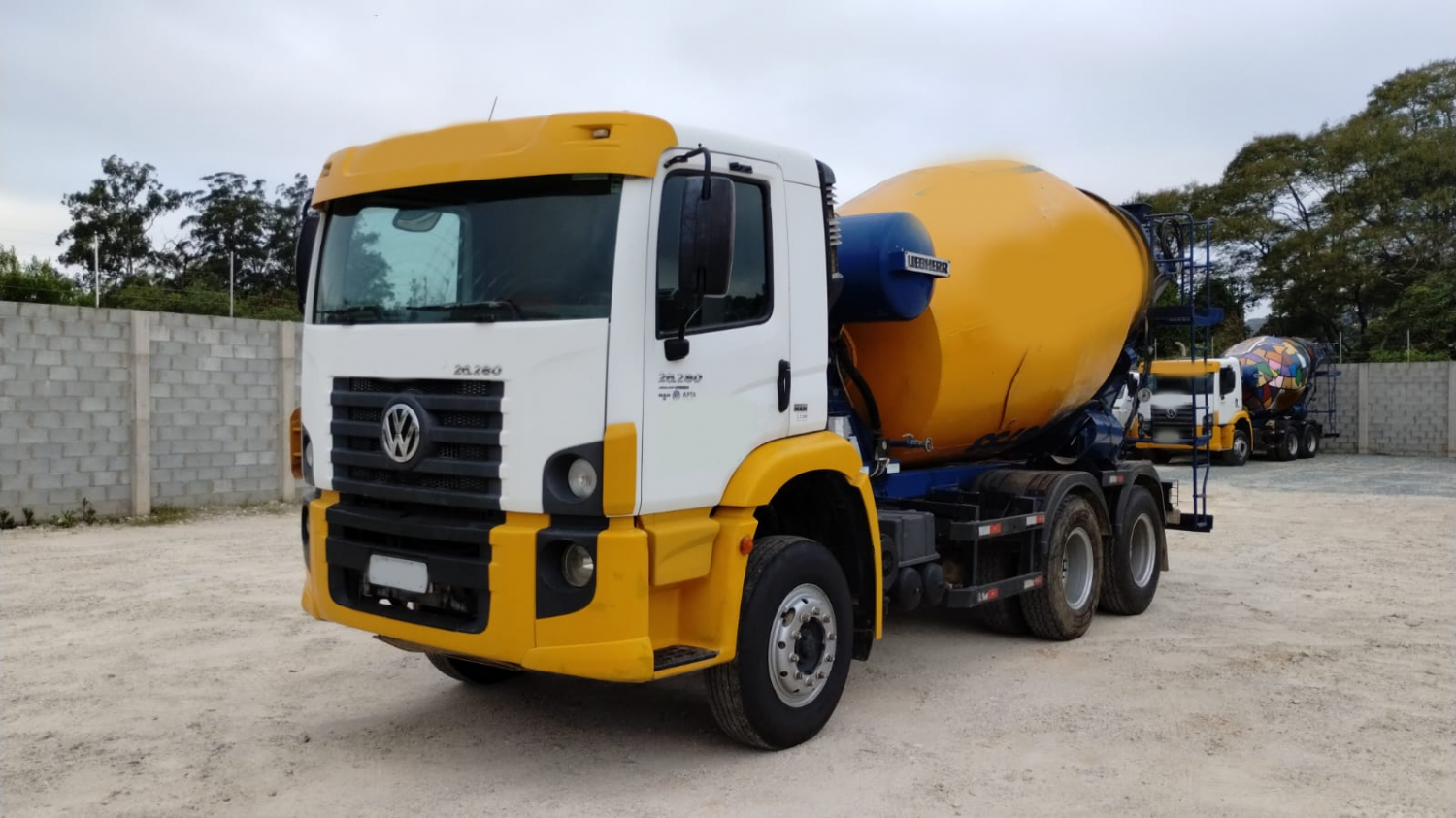 Caminhão Volkswagen 26.280 Ano 2015/16 Balão Liebherr 8m³