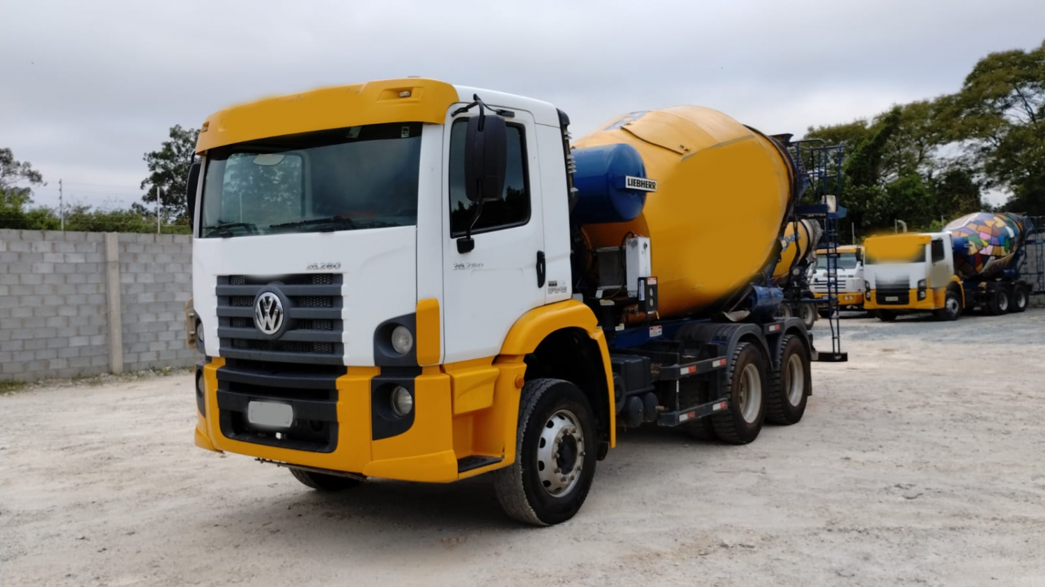 Caminhão Volkswagen 26.280 Ano 2016/17 Balão Liebherr 8m³