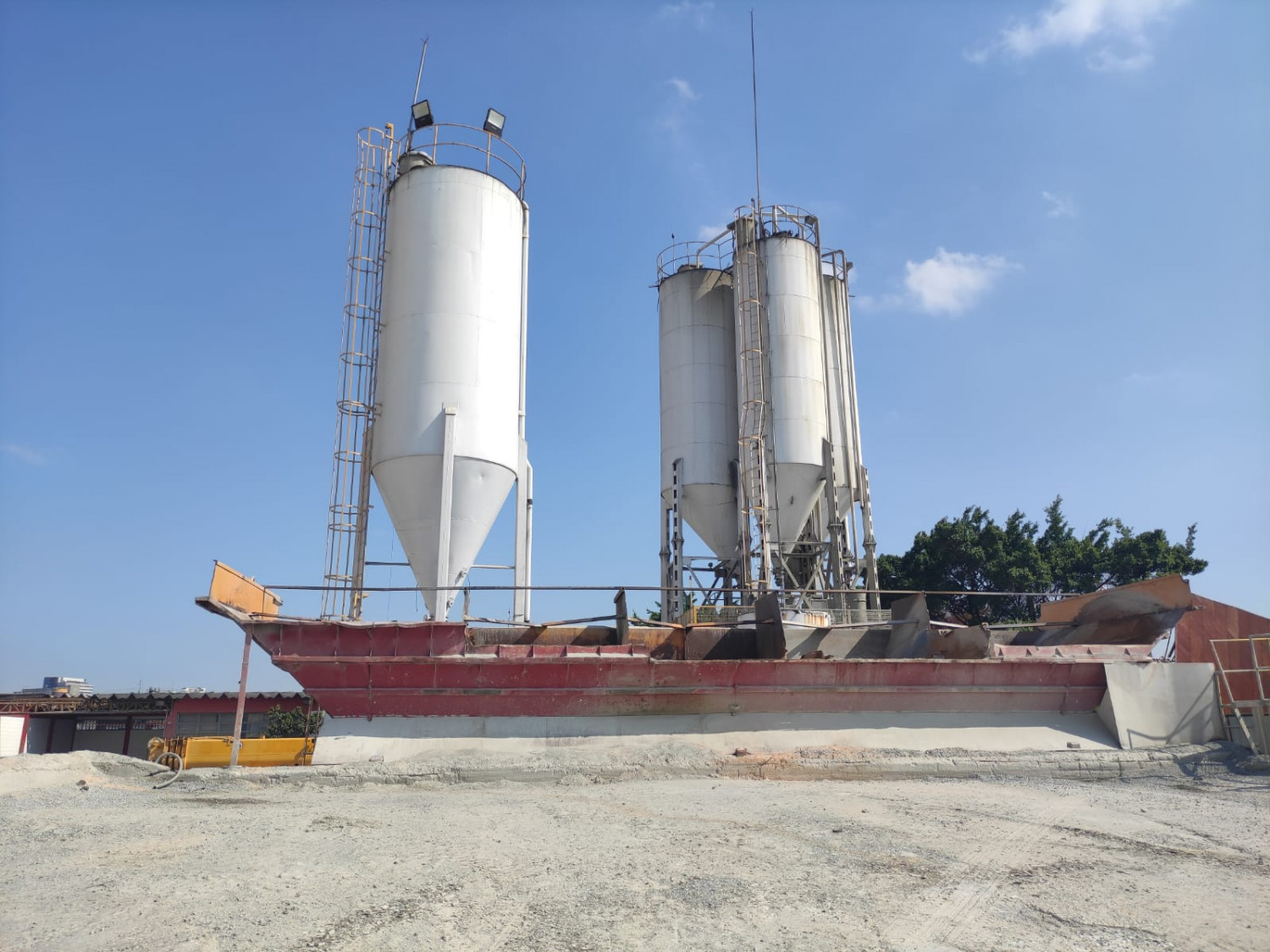 Silo para cimento de 100 toneladas bom estado