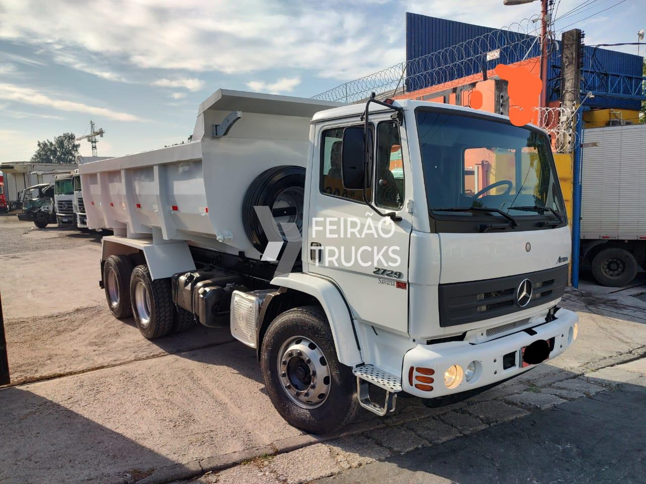 Mercedes Atron 2729 6x4 Ano 2015/16 Caçamba Fachinni 12m³