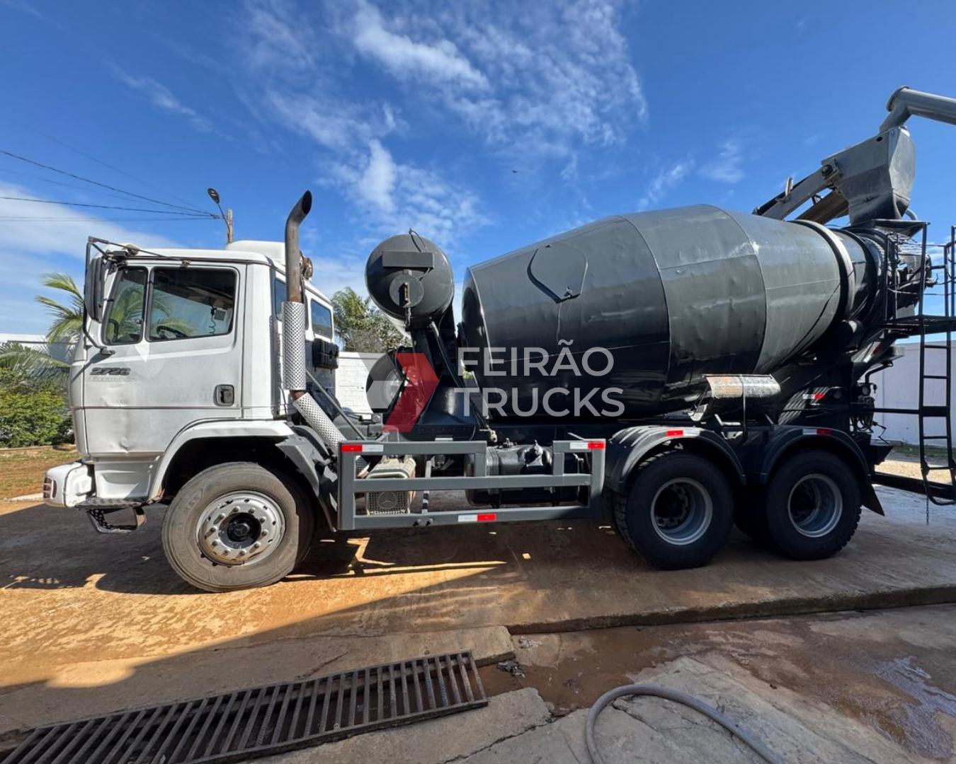 Caminhão betoneira Mercedes Benz 2726 - Ano 2011 Balão Siti 8M