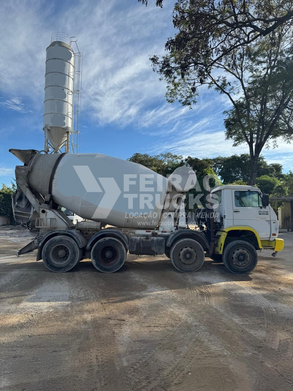 Volkswagen 26260 ano 2006 8x4 - Betoneira Liebherr 8M³