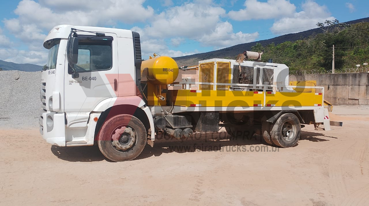 Bomba Putzmeister 1406 com caminhão Volkswagen 15.180 - conjunto 2010