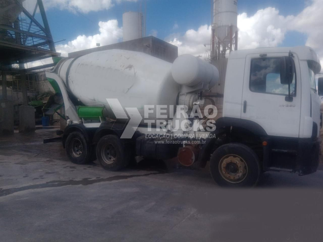 Caminhão Betoneira - Volkswagen 26.280 - Balão Siti 8 M - Ano 2013