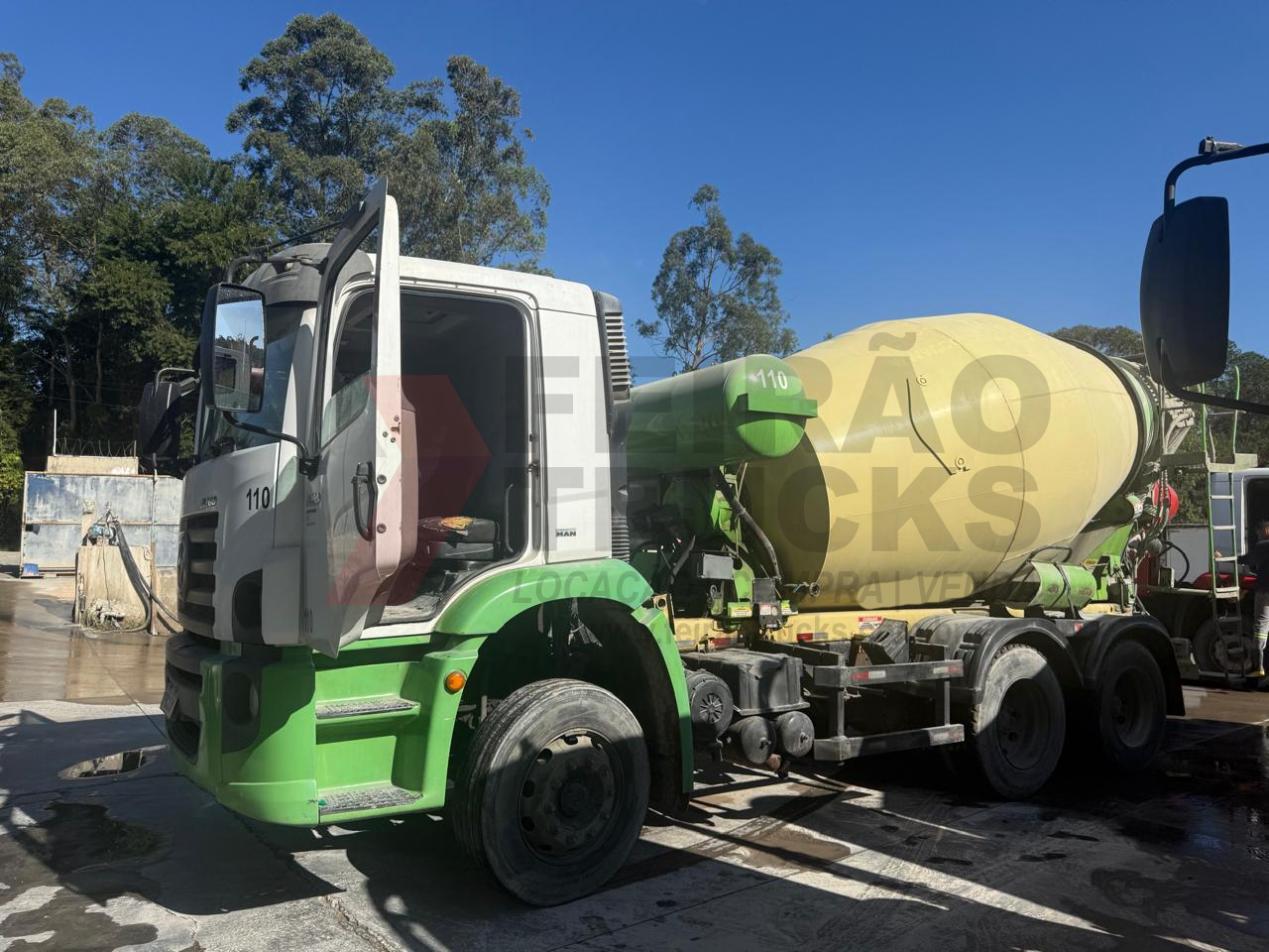 Caminhão Volkswagen 31.280 Balão Liebherr 8 Metros Ano 2014